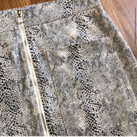 🐍🖤Alice Blue Rattlesnake Print Skirt - Picture 4 of 11